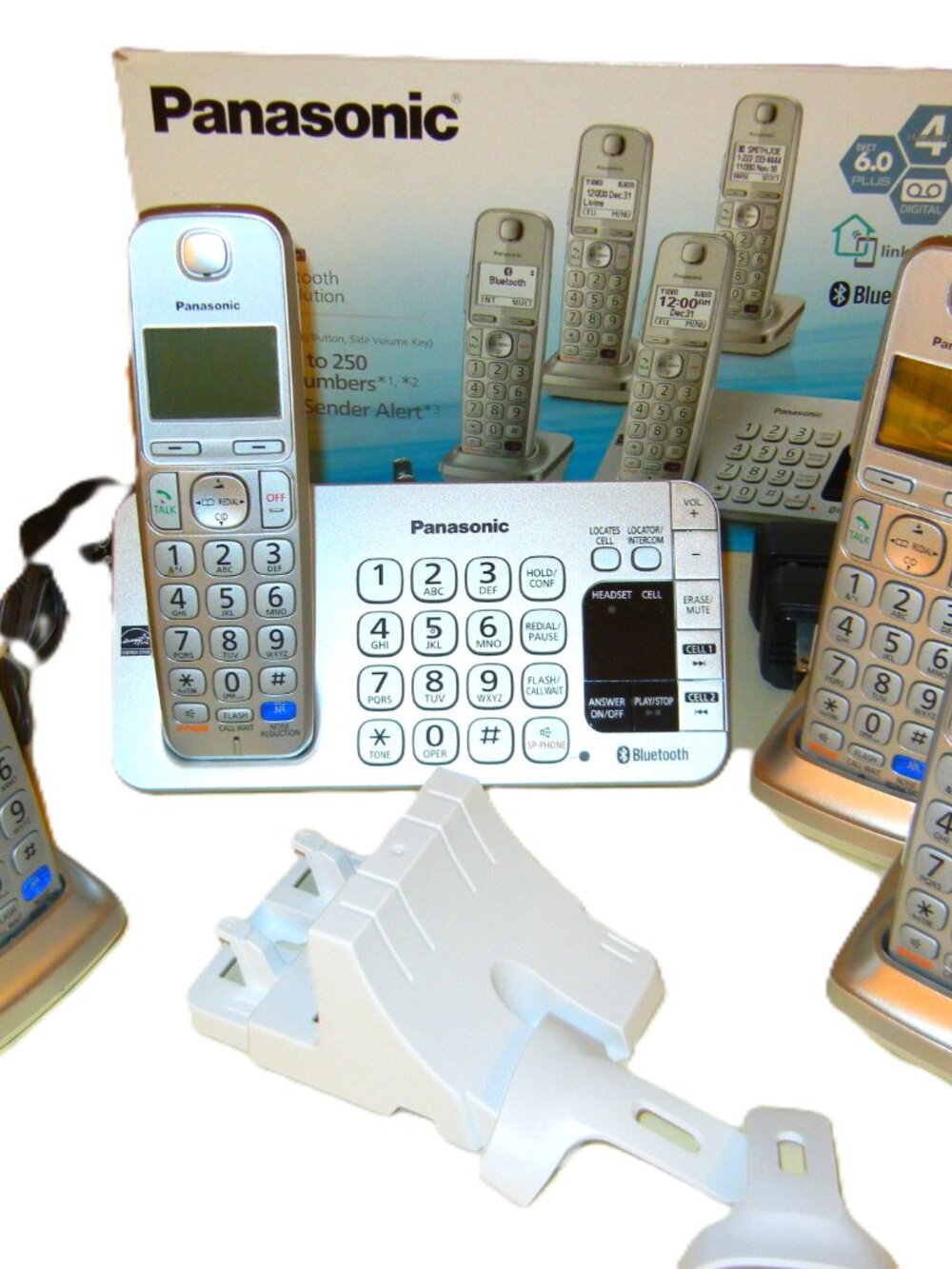 Panasonic KX-TGE274S Link2Cell Bluetooth DECT 6.0 4-Handset Silver System